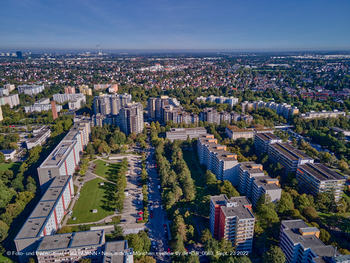23.09.2022 - Karl-Marx-Ring 53-53c und Studentenwohnheim und Marx-Zentrum in Neuperlach